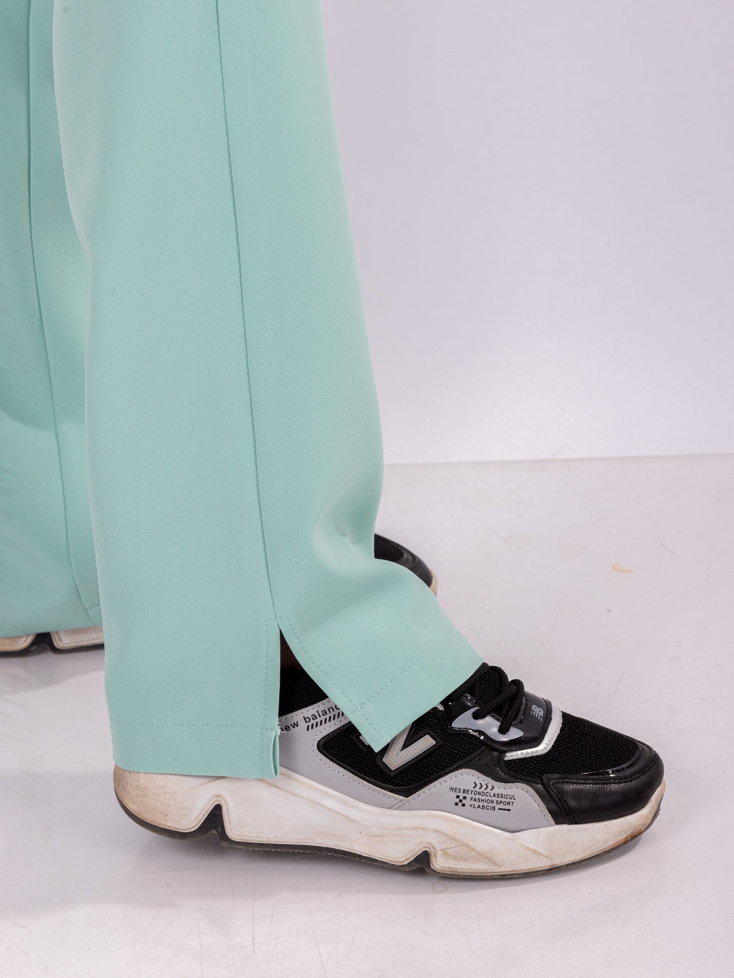CROWN - Light Green Scrubs