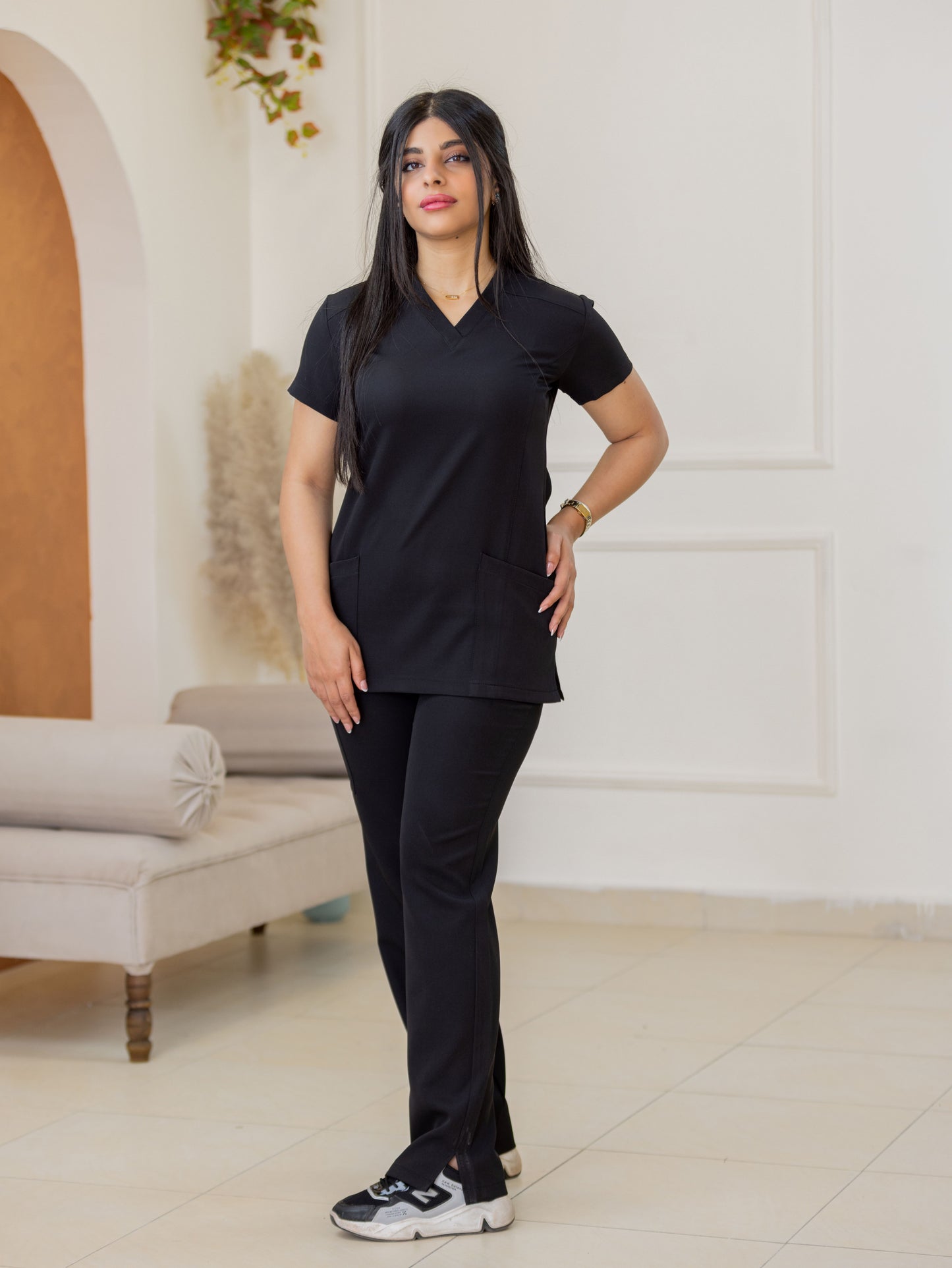 CROWN - Black Scrubs