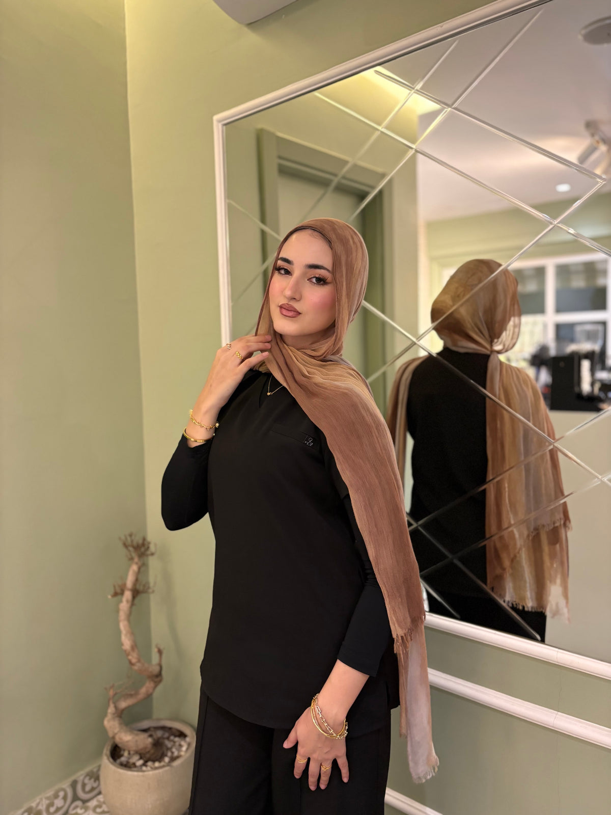 AL-RAQAD | Black Scrubs