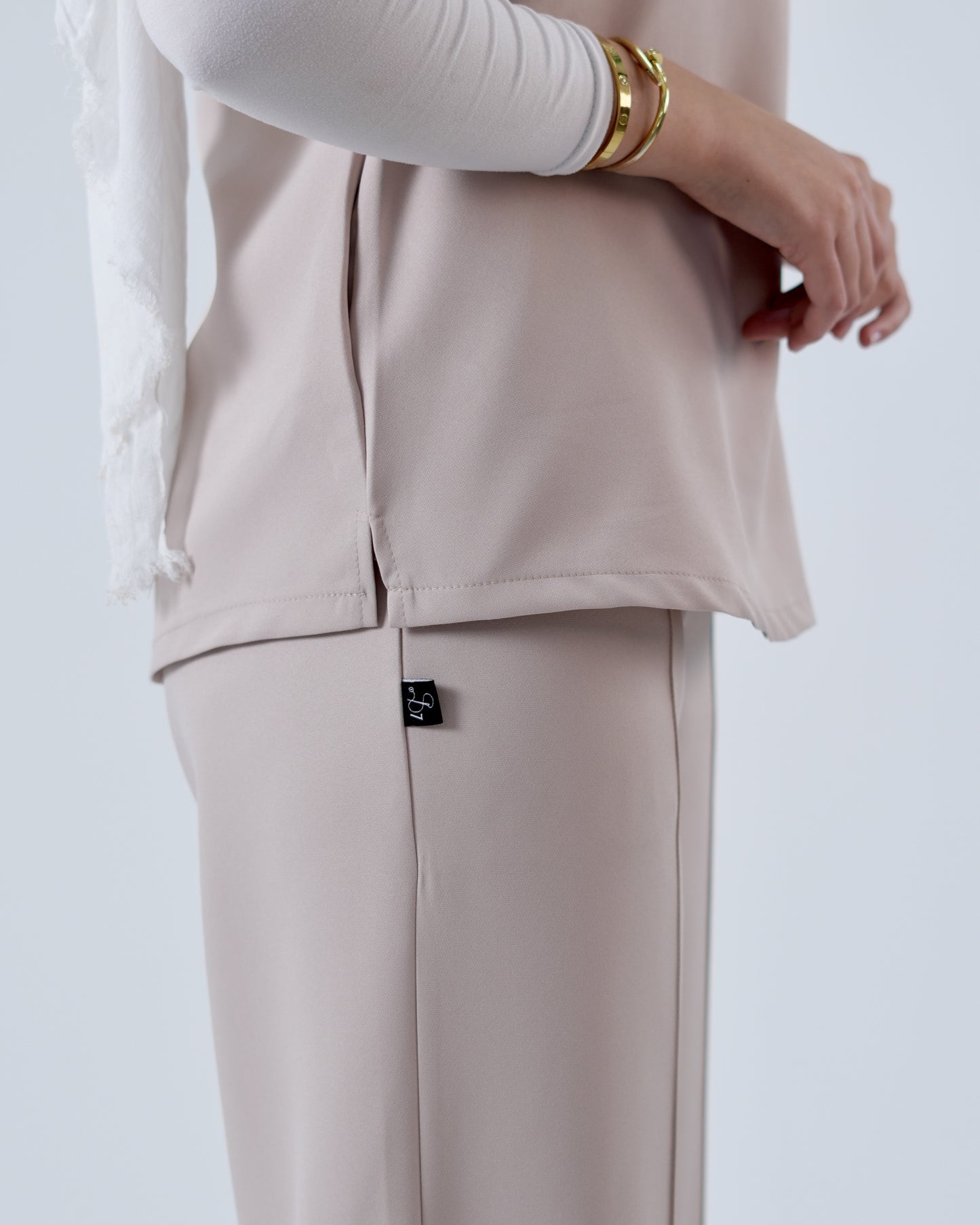AL-RAQAD | Beige Scrubs
