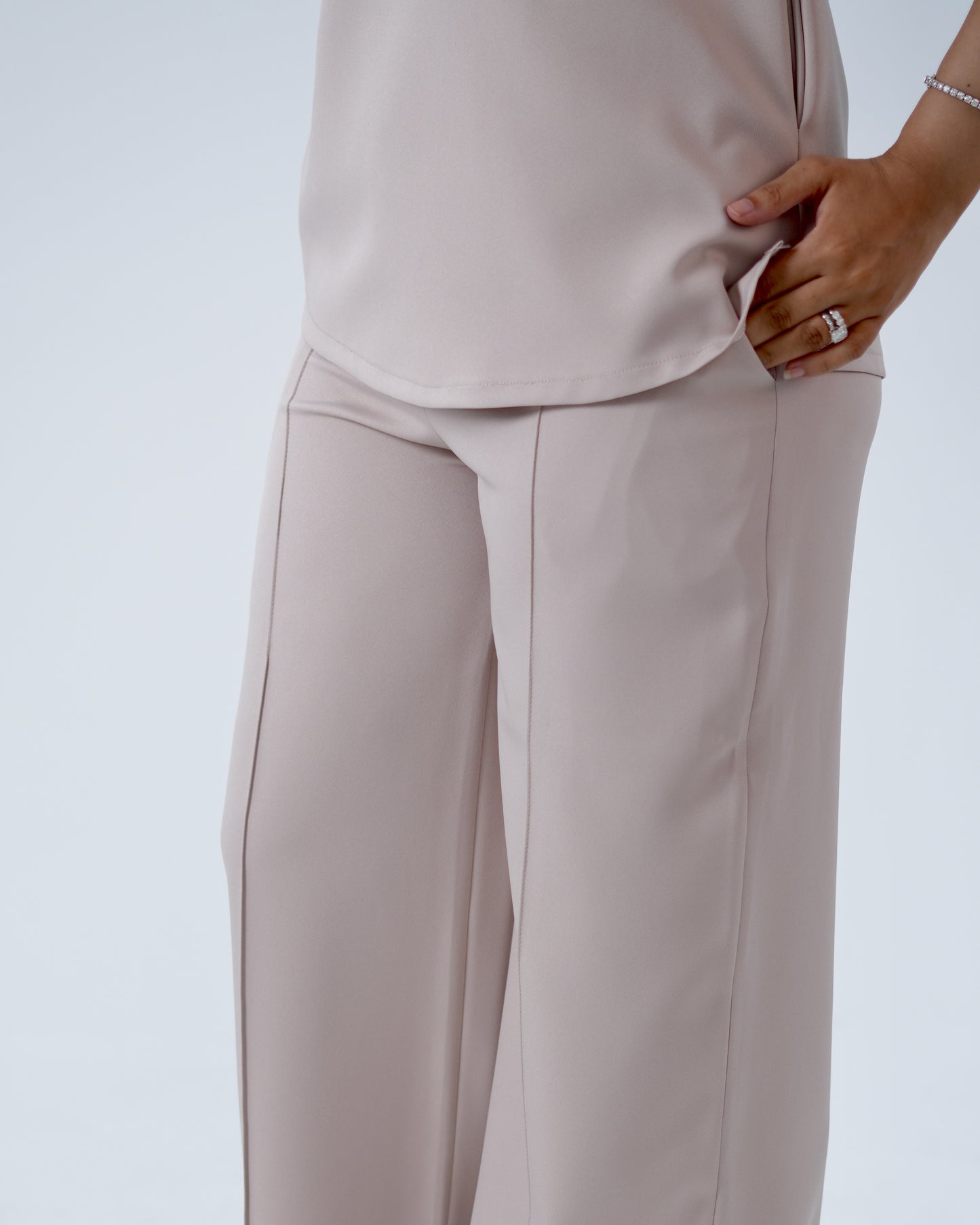 AL-RAQAD | Beige Scrubs