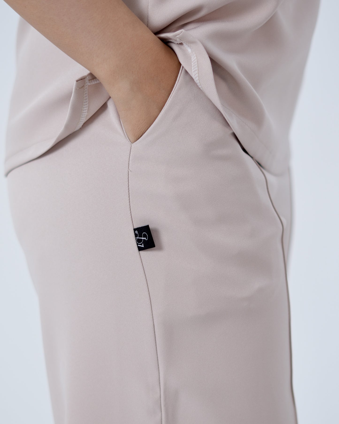 AL-RAQAD | Beige Scrubs
